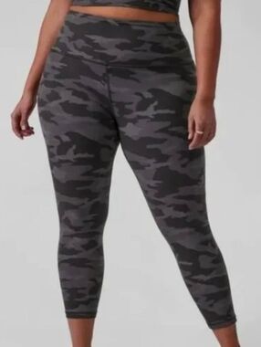Athleta Elation Camo 7/8 Leggings 1X